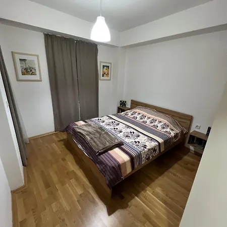 Free Personal Parking & Wi-fi - Elegant & Luxurious In דירה סקופיה