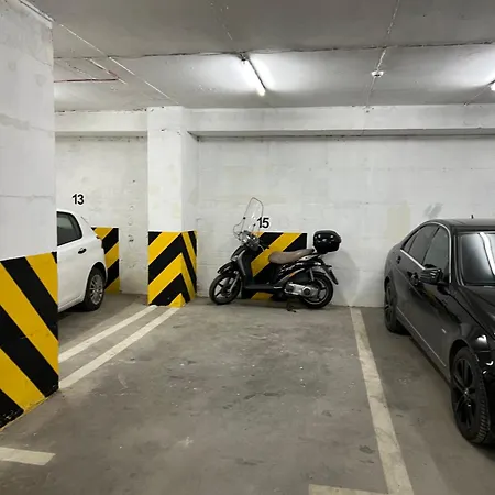 Free Personal Parking & Wi-fi - Elegant & Luxurious In סקופיה