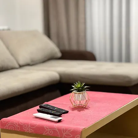 Free Personal Parking & Wi-fi - Elegant & Luxurious In דירה