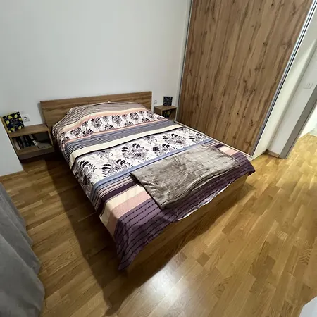 Free Personal Parking & Wi-fi - Elegant & Luxurious In דירה